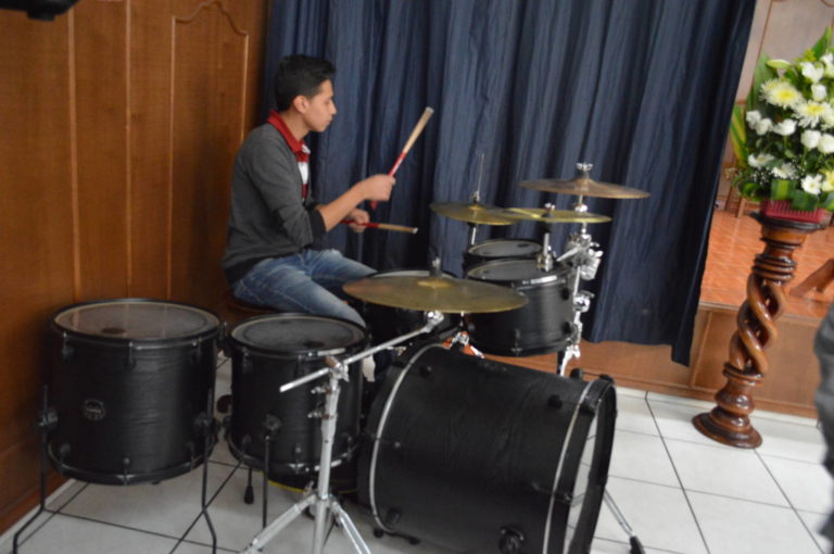 Seccion_12_galeria__imagen_16_alabanza bateria